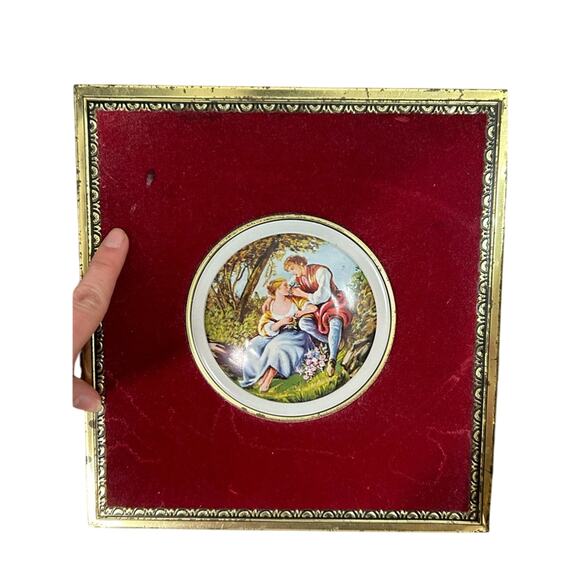 Vtg West Germany velvet embossed tin box gold tone red Colonial- 9x9x2.5 in - Picture 7 of 11